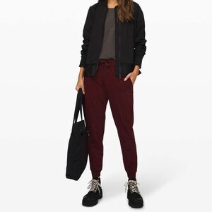 Lululemon On the Fly Jogger